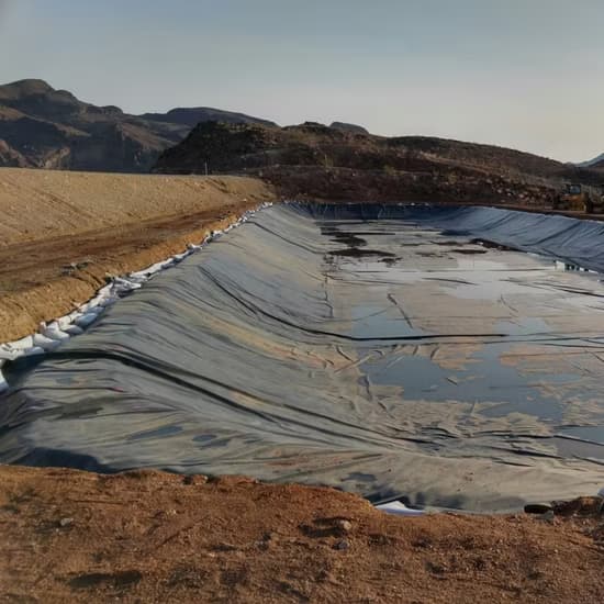 Operación obra civil con geomembranas