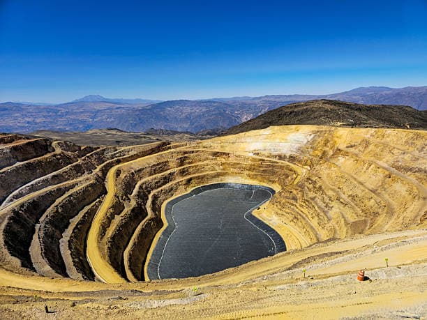 Operación obra civil con geomembranas