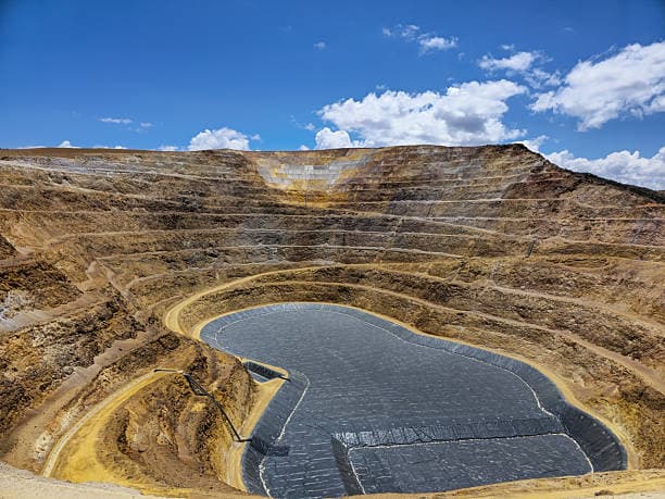 Operación obra civil con geomembranas