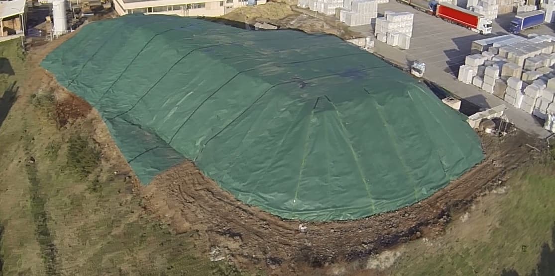 Operación obra civil con geomembranas