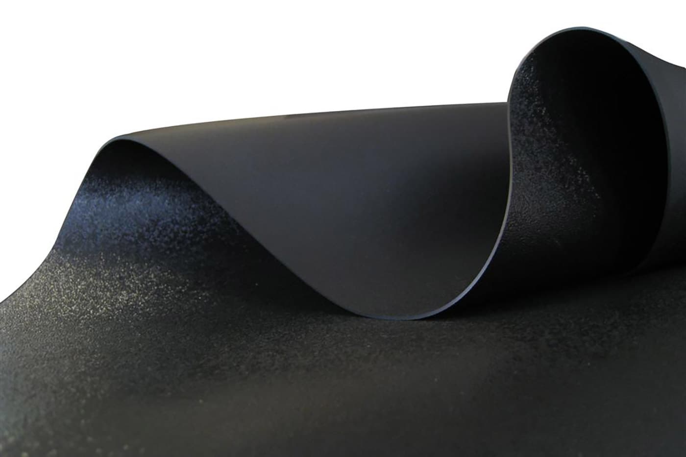 Instalación de geomembrana en obra