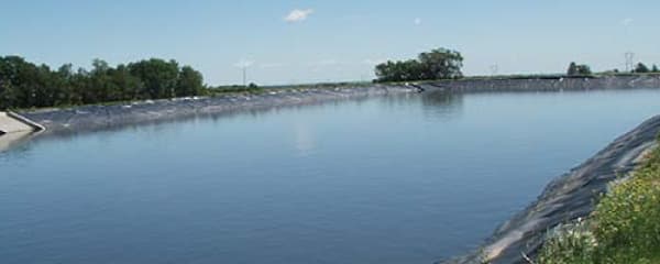 Lámina de agua con geomembrana