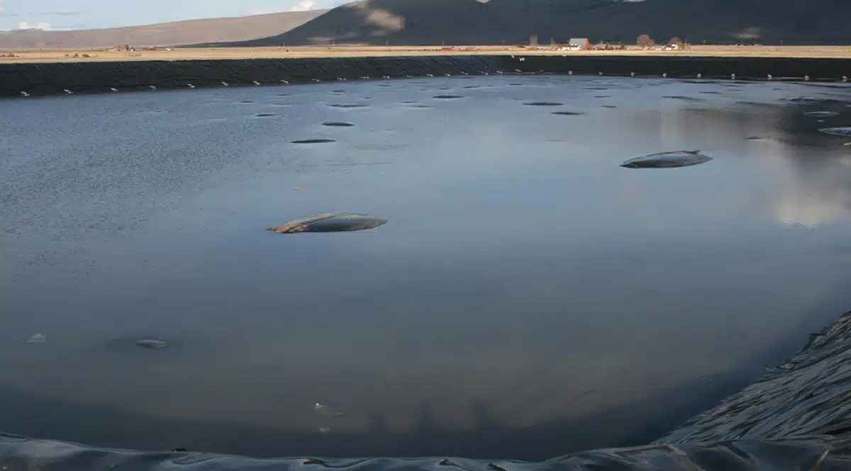 Lámina de agua con geomembrana